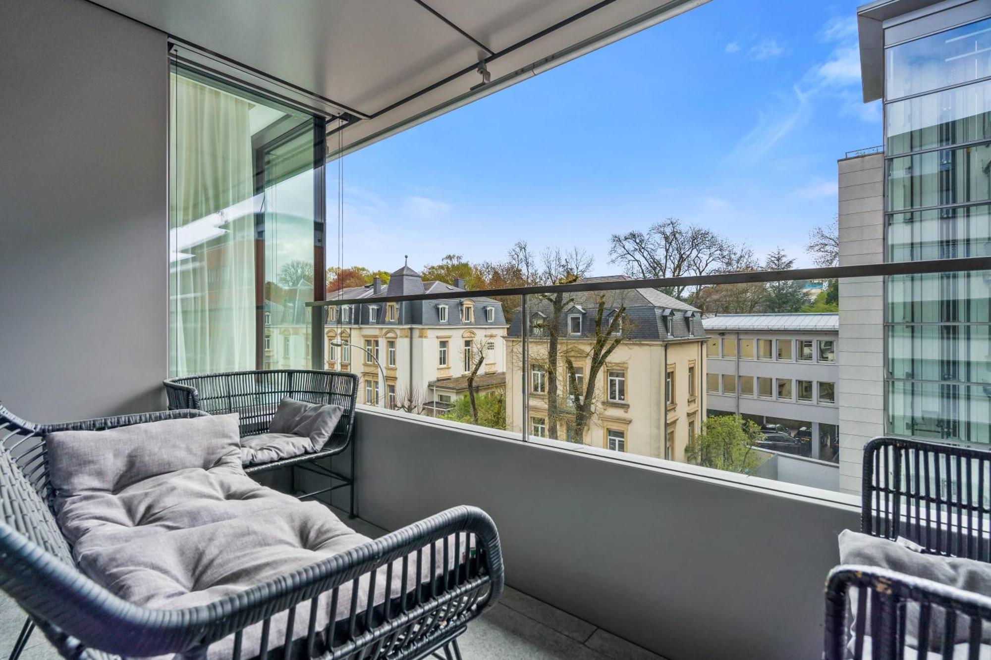 Elegant 2Br With Balcony In Heart Of Luxembourg Apartment Luaran gambar